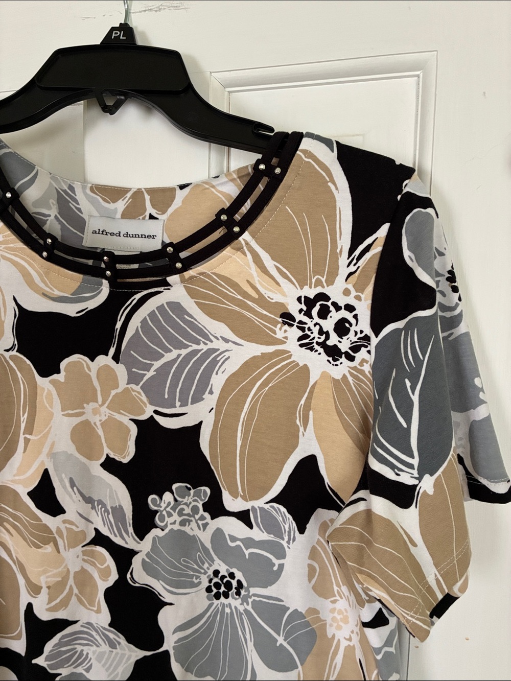 Alfred Dunner Black Floral Short-Sleeve Top. Size S. - Picture 2 of 8